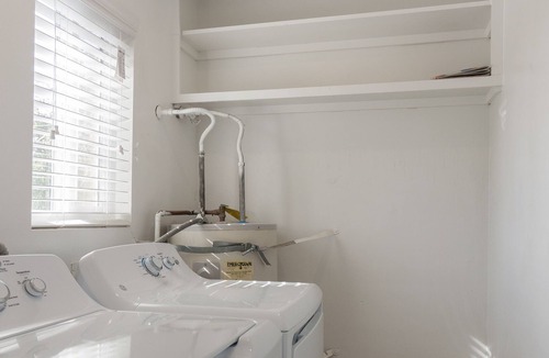 Visalia Apartment | Medical Travelers- Live blocks from the Medical Center!