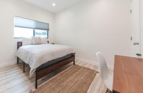 View Park-Windsor Hills House | Memory Foam Beds - Relax in the Heart of Sunny LA in a Holiday Home
