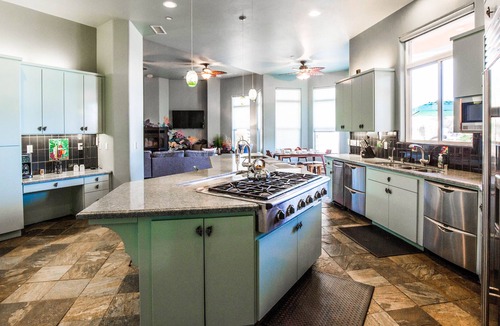 Paso Robles Villa | Mermaid by AvantStay | Private Estate w/ Pool, Volleyball & Arcade!