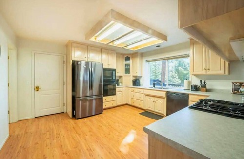 Mi-Wuk Village House | Mi Wuk Abode - Sleeps 12, large deck, firepit
