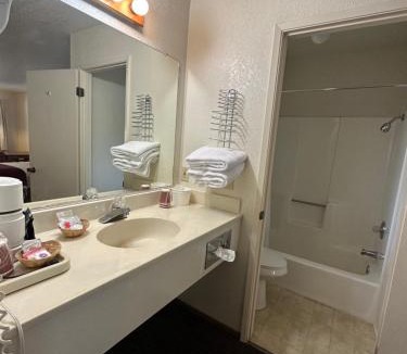 Sierra Village Hotel | Mi Wuk Village Inn