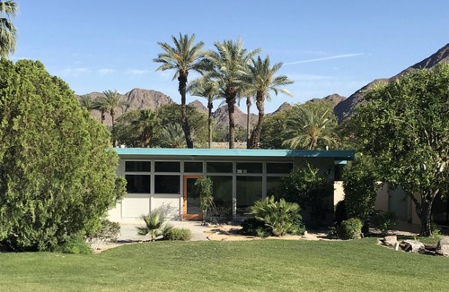 Indian Wells House | Mid Century Desert Oasis - Walk to Tennis Garden, Coachella/Stagecoach shuttle!