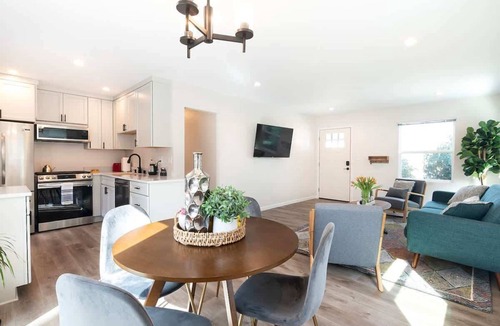 Valley Glen House | Mid-Century Gem · Near Universal Studios