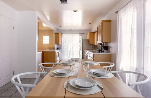 Miracle Mile House | Mid-Wilshire 2 story Farmhouse Pet-friendly Amazing. Location!