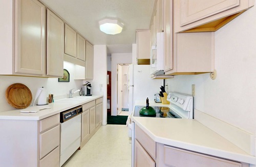 South Lake Tahoe Condo | Midtown Condo with Deck & Clubhouse with Pool - 2-Minute Drive to Skiing