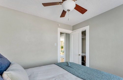 Midtown House | Midtown Mtn Charmer~Pets~BBQ~Fire pit~A+ Walk Score~high speed WiFi~Foosball!