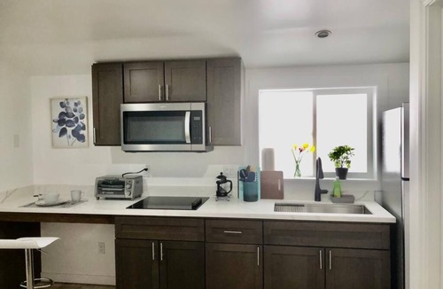 Ashland House | Minimalist Living 1BR In-Law AC Unit with Private Washer & Dryer