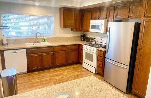 Huntington Beach House | Minutes away from the Beach, Downtown, Pier and Newport Beach 31+ nights stay