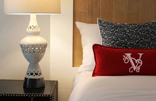 San Jose Hotel | Minutes Away from Winchester Mystery House! Modern Units w/Valet Parking!