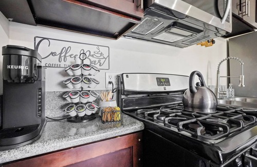 Eastside Apartment | Minutes from Beach - No Cleaning Fee - Free Parking - FIFA 2026!