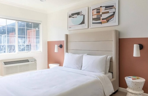 Piedmont Avenue Hotel | Minutes to Good Old Lake Merritt! Pet-friendly modern-retro style motel
