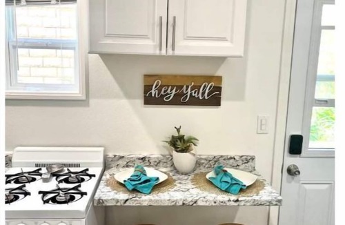Castaic House | Minutes to Six Flags & Castaic Lake! Private