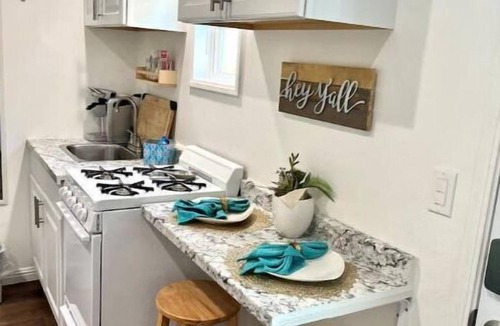 Castaic House | Minutes to Six Flags & Castaic Lake! Private
