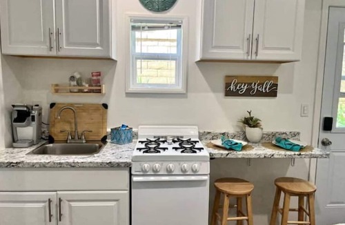 Castaic House | Minutes to Six Flags & Castaic Lake! Private