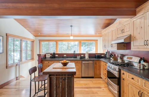 Pineland House | Minutes to Ski Resorts, 5min Walk to Lake | Sunnyside | Ward Creek by AvantStay