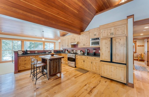 Pineland House | Minutes to Ski Resorts, 5min Walk to Lake | Sunnyside | Ward Creek by AvantStay