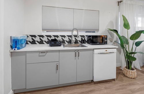Downtown Los Angeles House | Modern 1BD w/Gated Parking, Laundry, AC, Fast Wifi, – Near USC