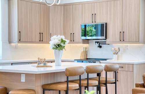 Northridge House | Modern 2BR + 2BA House + EV Charger + King Bed + Fire Pit + BBQ + Near Universal