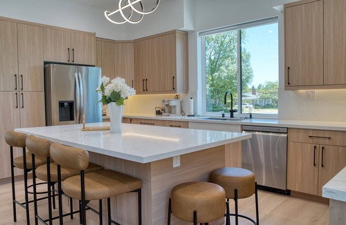Northridge House | Modern 2BR + 2BA House + EV Charger + King Bed + Fire Pit + BBQ + Near Universal
