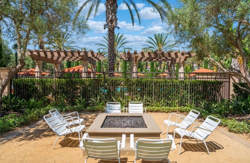 Lake Forest House | Modern 2BR Escape w/Pool Near Irvine Spectrum