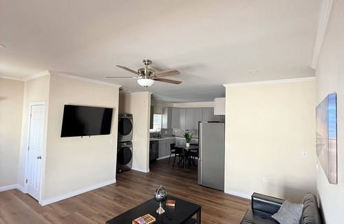 Mid City House | Modern 3BR LA Home near Downtown LA, Perfect for Families and Large Groups