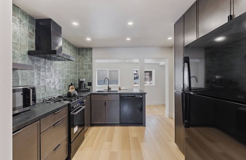 South Lake Tahoe Apartment | Modern 3BR Tahoe Retreat: Walk to Heavenly, Beach & Casinos: Pet Friendly
