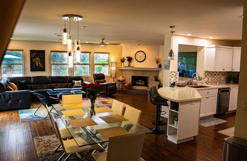 Carmel Mountain Ranch House | Modern 4bd/4ba Home with Luxurious Gym and Outdoor Oasis