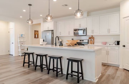 Lancaster House | Modern 4BR-3BA Home Family Friendly