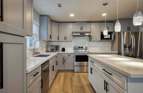 Edenvale House | Modern 4BR Home, Sleeps 9, Near Silicon Valley