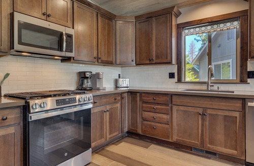 Tahoe Paradise House | Modern 4BR Lake Tahoe Home w/Foosball | Fireplace | Grill | Loft & Views: Arrowhead Haven