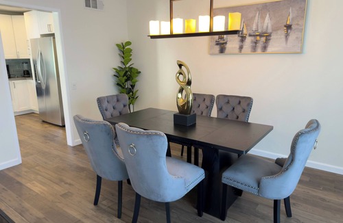 Thousand Oaks House | Modern 4BR Retreat With Yard, Garage With EV Outdoor Plug for Electric Cars!