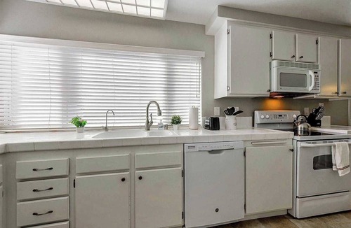 Crossgate House | Modern 4BR Retreat｜Private Garage｜Green Backyard｜Work-from-Home Ready#41318