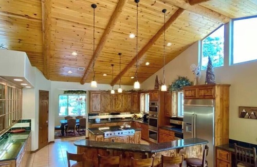 Big Bear Lake House | Modern 6BR Lagunita Estate - Steps to the Lake - Big Bear Luxury Living