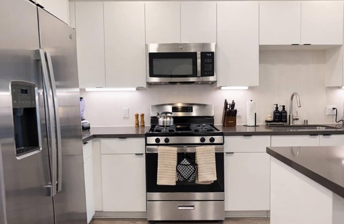 Lyon Street Apartment | Modern Apartment 10 Min to Disneyland w/Pool & GYM