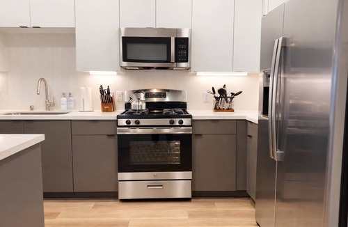 Lyon Street Apartment | Modern Apartment w/Pool & Gym Near Disneyland