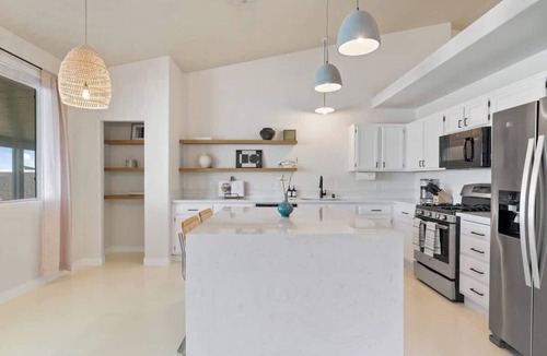 Townsite House | Modern Boho Retreat Strip View, Pool, Games 4br/3b