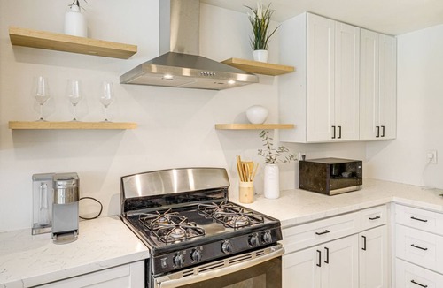 Sea View Estates House | Modern & Bright 3bd/2bth home