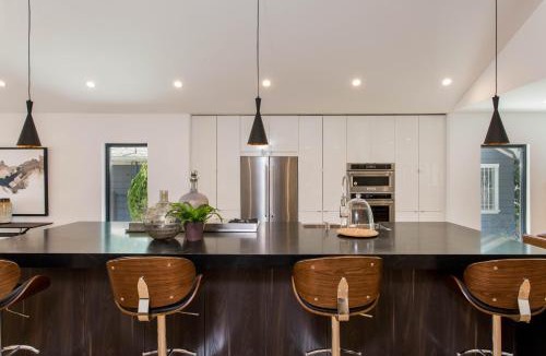 Larchmont House | Modern Bungalow with a Pool in Larchmont Village