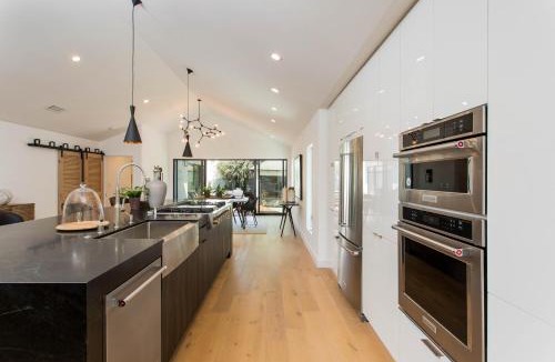 Larchmont House | Modern Bungalow with a Pool in Larchmont Village