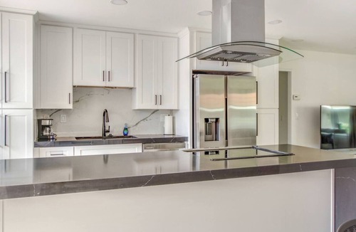 Aliso Viejo Villa | Modern & Clean Townhome Near Dining & Shopping