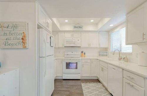 Downtown Condo | Modern Coastal Condo in Downtown Pismo Beach | Gated Parking | Walk to Beach