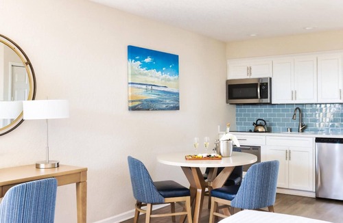 Rio del Mar Hotel | Modern Coastal Stay: Pools, Tennis & Fireplace. Minutes to Capitola Village