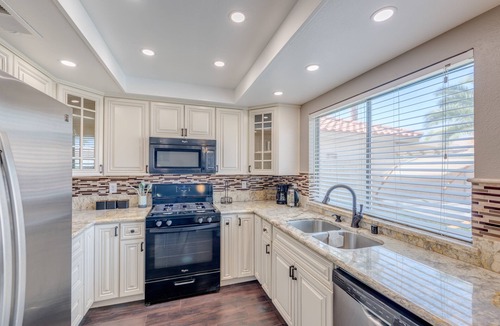 Green Valley House | Modern & Cozy | 13min to Strip, ♛Royal Beds, Pool