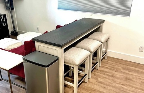 Riviera - Westchester Apartment | Modern Downtown Guest House w/Private Entrance