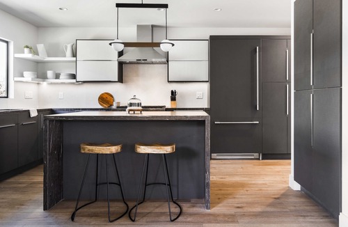 Mar Vista House | Modern Elegance: Main House with Guest Quarters