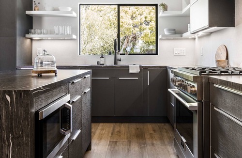 Mar Vista House | Modern Elegance: Main House with Guest Quarters