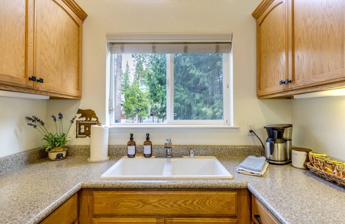 Shaver Lake House | Modern Family Cabin with Gas Fireplace, WIFI + EV CHARGER