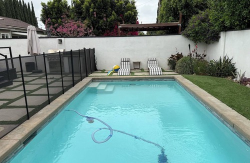 Van Nuys House | Modern Family-Friendly Retreat w/Backyard Oasis + BBQ Near Studios & Beaches