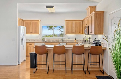 Paso Robles House | Modern Farmhouse & Guest House w/Pool & Vineyard Views!
