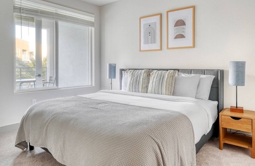 Fremont Apartment | Modern Fremont 1BR w/ Gym, Pool & W/D, nr BART, by Blueground